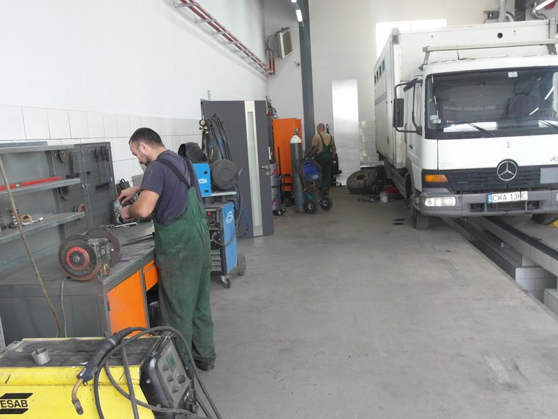 Serwis samochodów ciężarowych - mechanik Urbański Centrum Serwisu